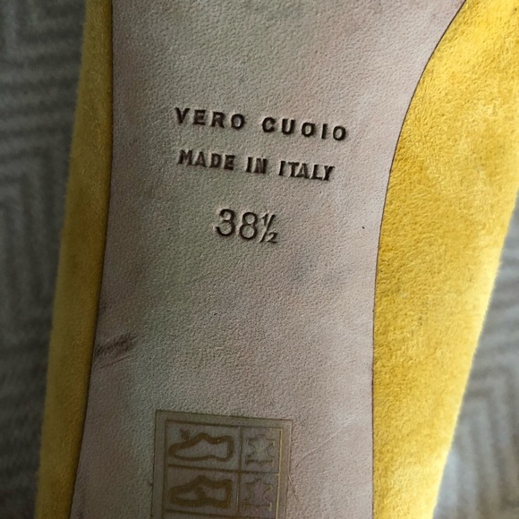 Yellow gorgeous Italian suede pumps, 8, v. good condition - Picture 5 of 8